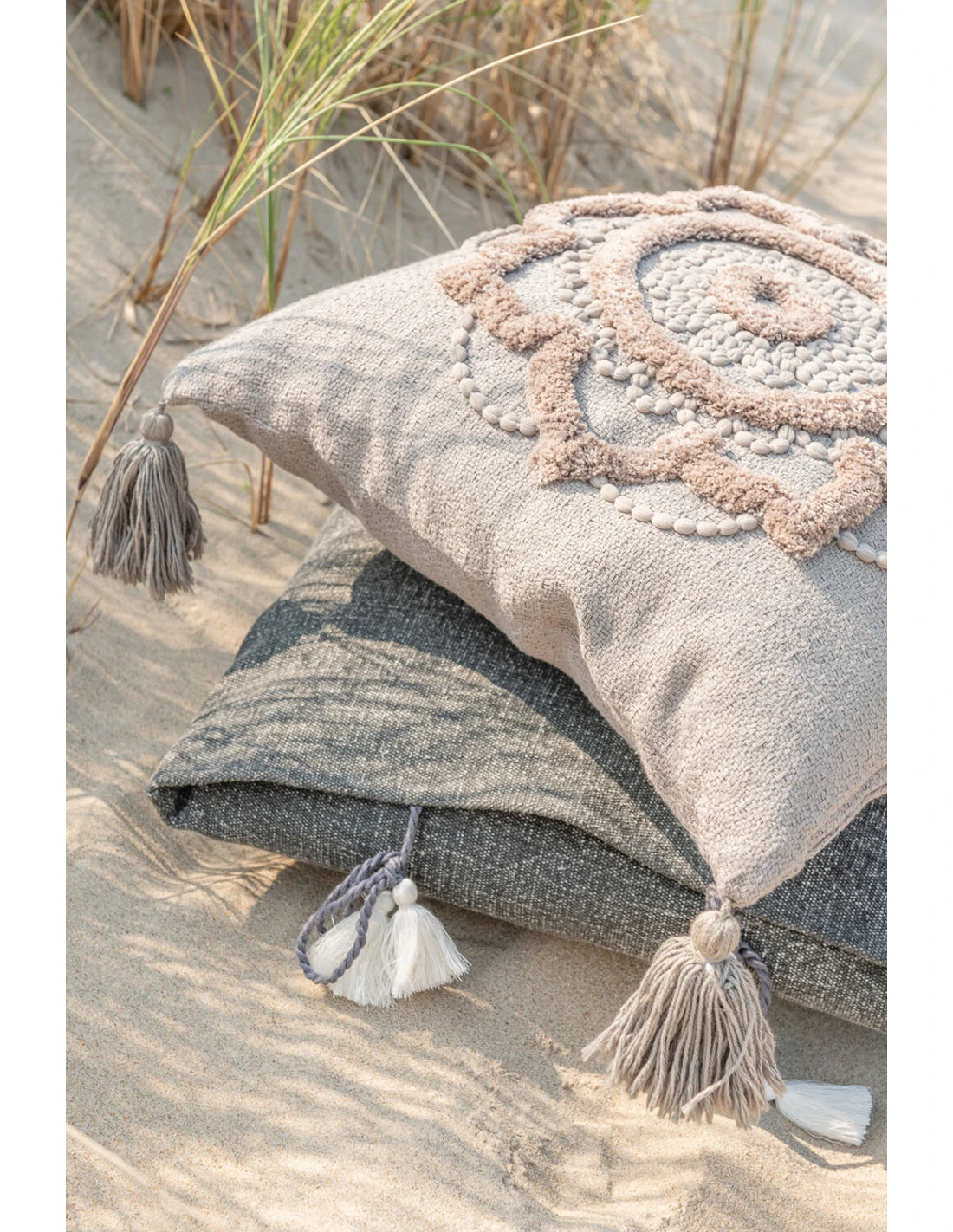 Fleur De Coussin + Pompons En Coton Blanc 4 Fleur De Coussin + Pompons En Coton Blanc – Image 4