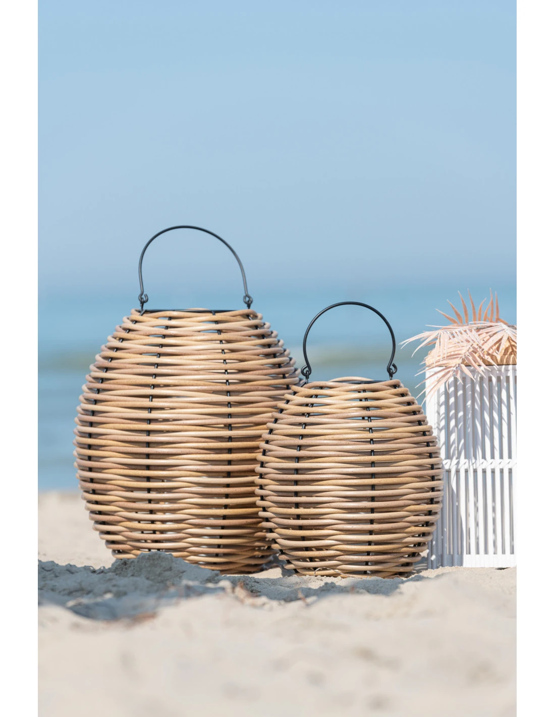 Lanterne Tissée En Plastique Naturel Avec LED De Petite Taille 2 Lanterne Tissée En Plastique Naturel Avec LED De Petite Taille – Image 2