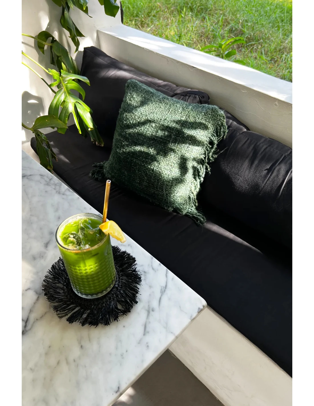 Le Sous-Verre Fringe Raffia - Noir 5 Le Sous-Verre Fringe Raffia - Noir – Image 5