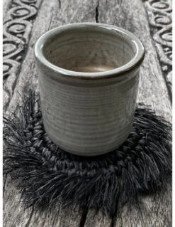 Le Sous-Verre Fringe Raffia - Noir 16 Le Sous-Verre Fringe Raffia - Noir -Magasin De Meubles De Qualité le sous verre fringe raffia noir 7