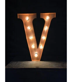 Lettre Lumineuse Métal "V" Couleur Rouille