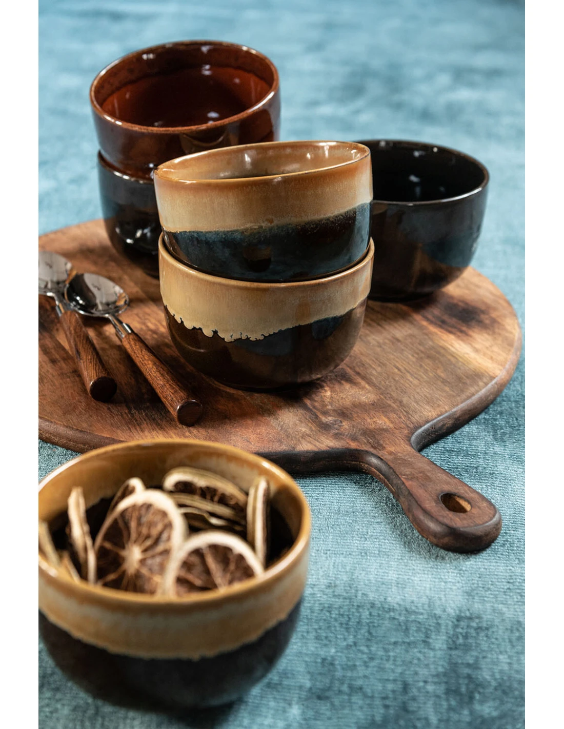 Planche à Découper Ronde En Bois Foncé Marron Large 3 Planche à Découper Ronde En Bois Foncé Marron Large – Image 3