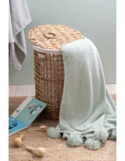 Plaid Pompon Polyester Vert Clair -Magasin De Meubles De Qualité tissu a carreaux en polyester avec pompon vert clairj line 5