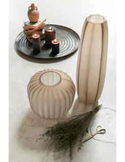 Vase à Rayures Longues En Verre De Sable Marron Clair -Magasin De Meubles De Qualité vase a rayures longues en verre de sable marron clairj line 2